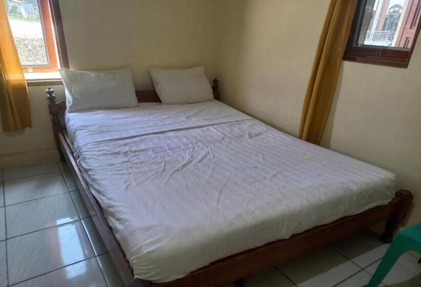 호텔 Spot On 93542 Suripah Kostel Syariah