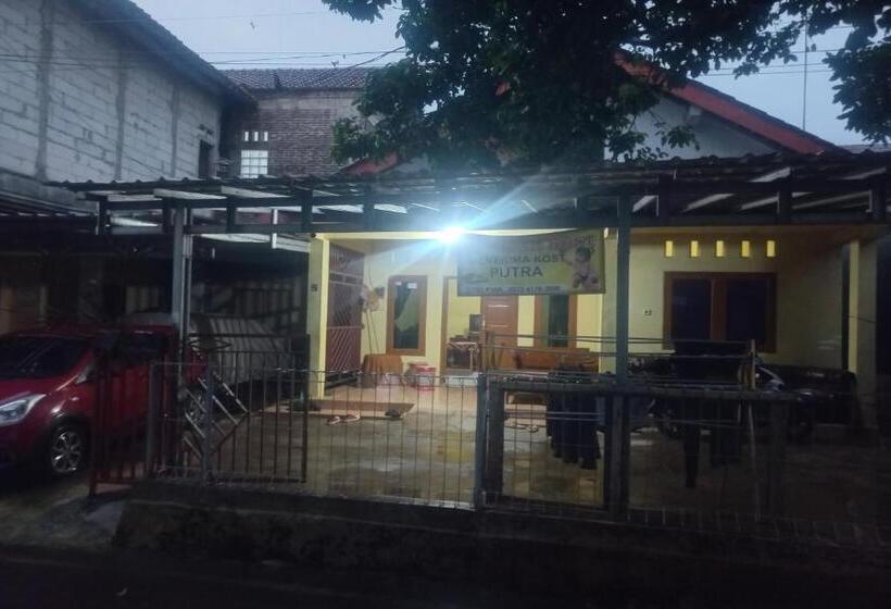 호텔 Spot On 93542 Suripah Kostel Syariah