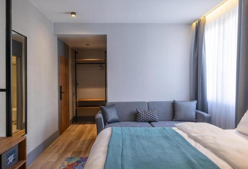 هتل Square By Margo