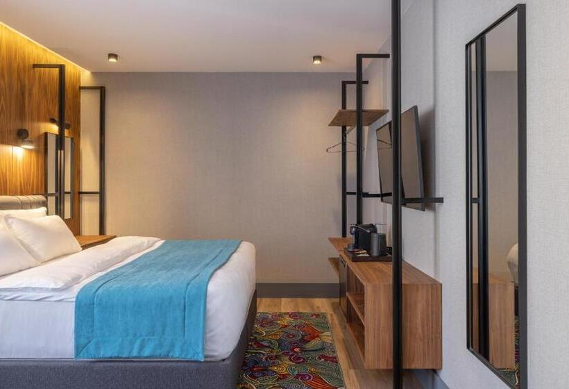 هتل Square By Margo