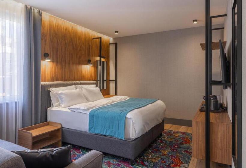 هتل Square By Margo