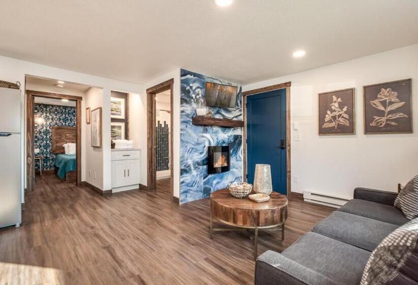 فندق The Cove Guest House