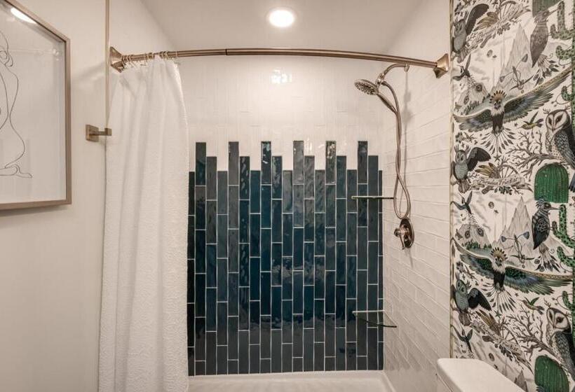 فندق The Cove Guest House