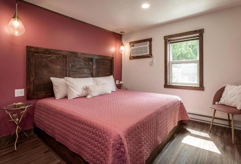 فندق The Cove Guest House