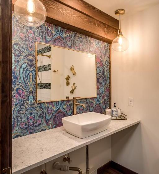 فندق The Cove Guest House