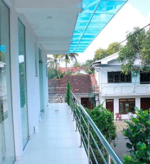 Отель Vthree Family House