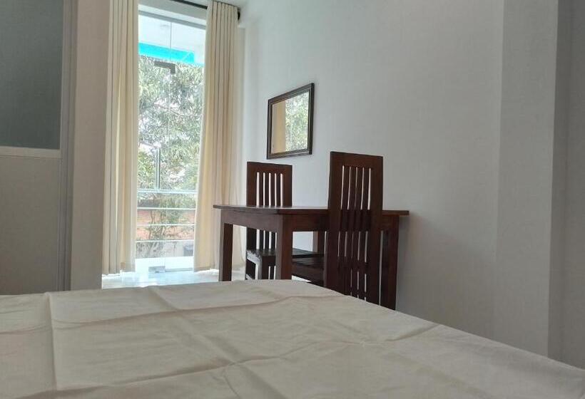 Отель Vthree Family House