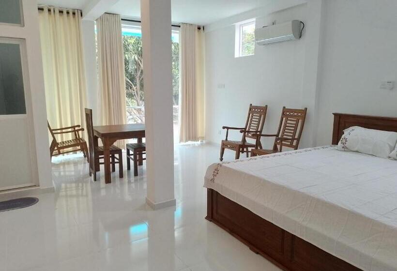 Отель Vthree Family House