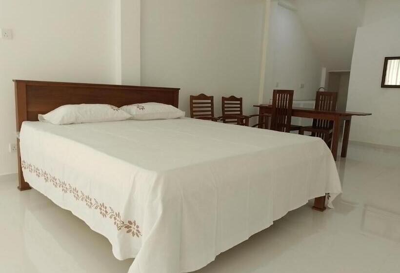 Отель Vthree Family House