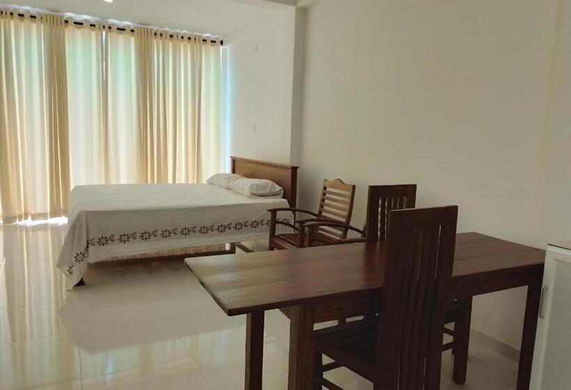 Отель Vthree Family House