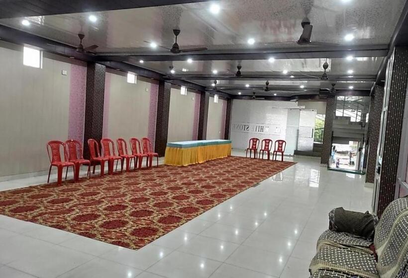 Отель White Stone, Gonda