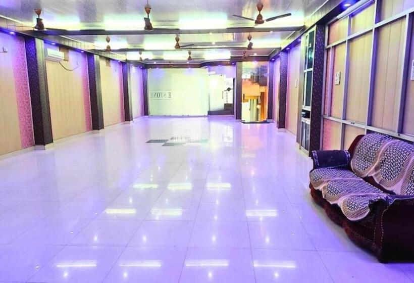 בית מלון כפרי White Stone, Gonda