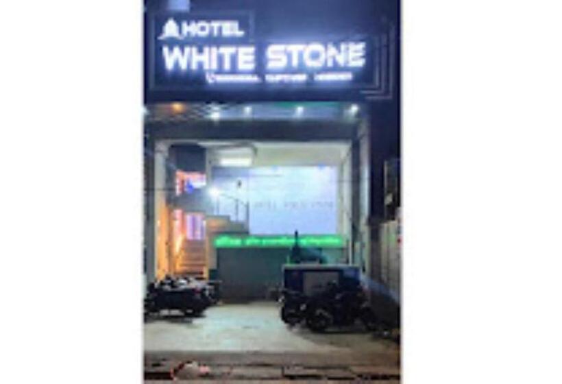 Отель White Stone, Gonda