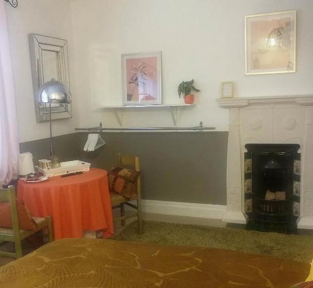 Jesmond B&b Kingsize Ensuite Room 2