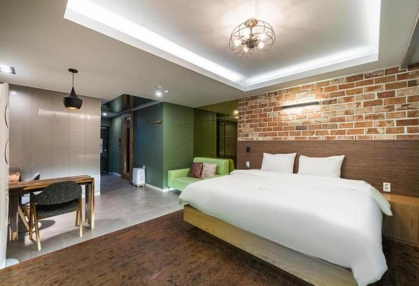 Мотель Kkaebi Stay