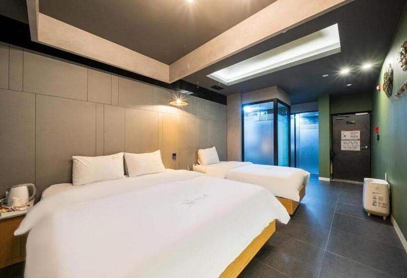 Мотель Kkaebi Stay