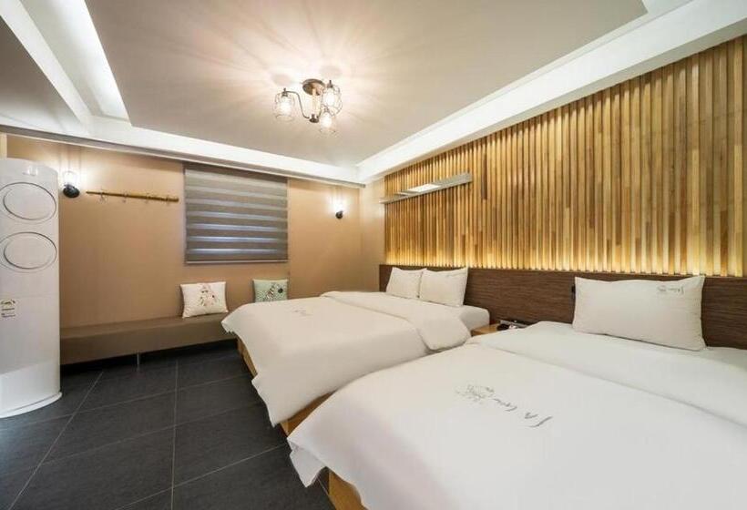 Мотель Kkaebi Stay