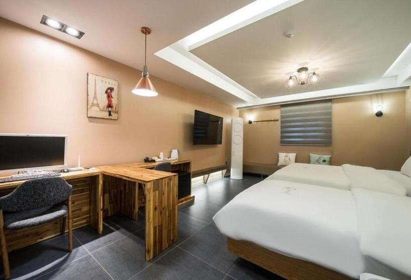 Мотель Kkaebi Stay