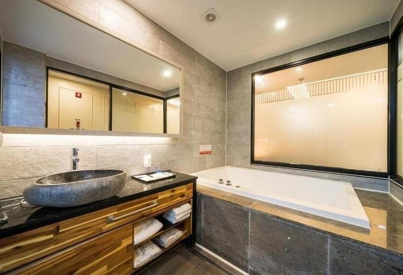 Мотель Kkaebi Stay