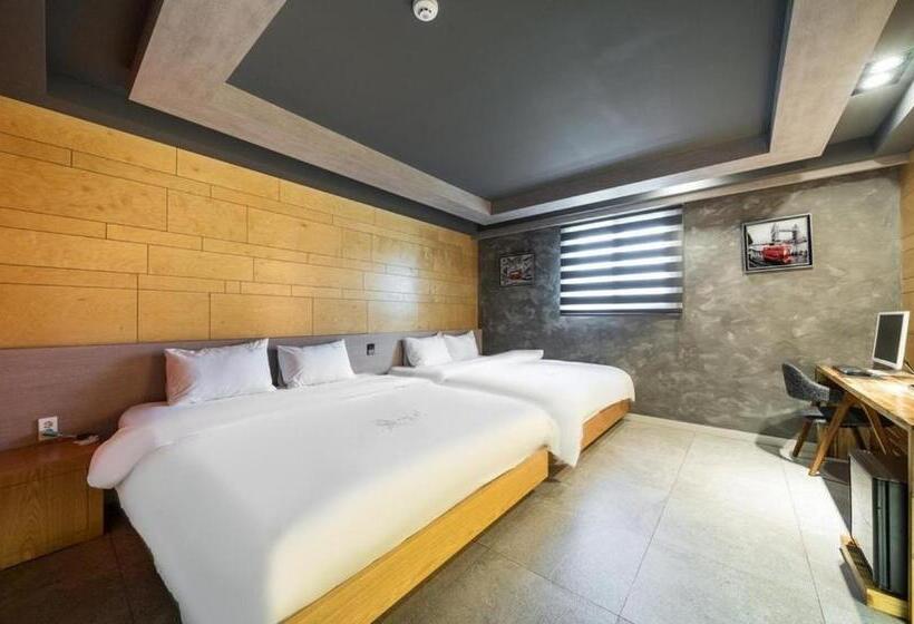 Мотель Kkaebi Stay