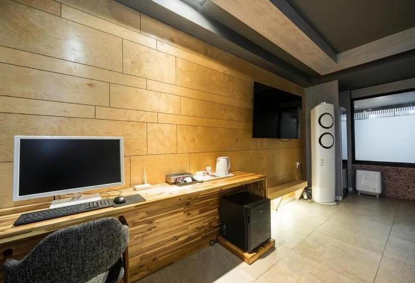 Мотель Kkaebi Stay