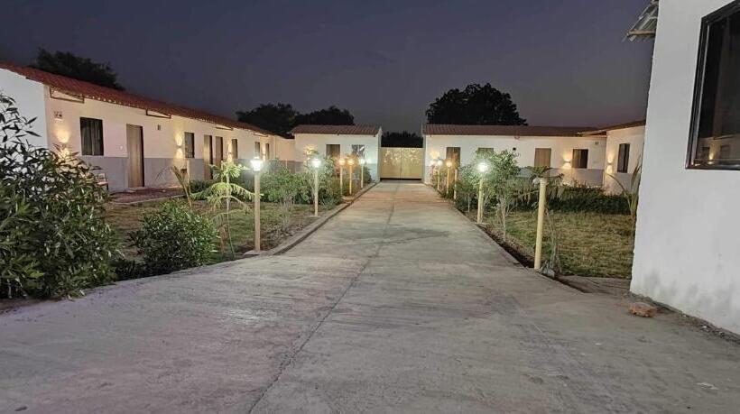 Oyo Neelkanth Hotel And Restaurant