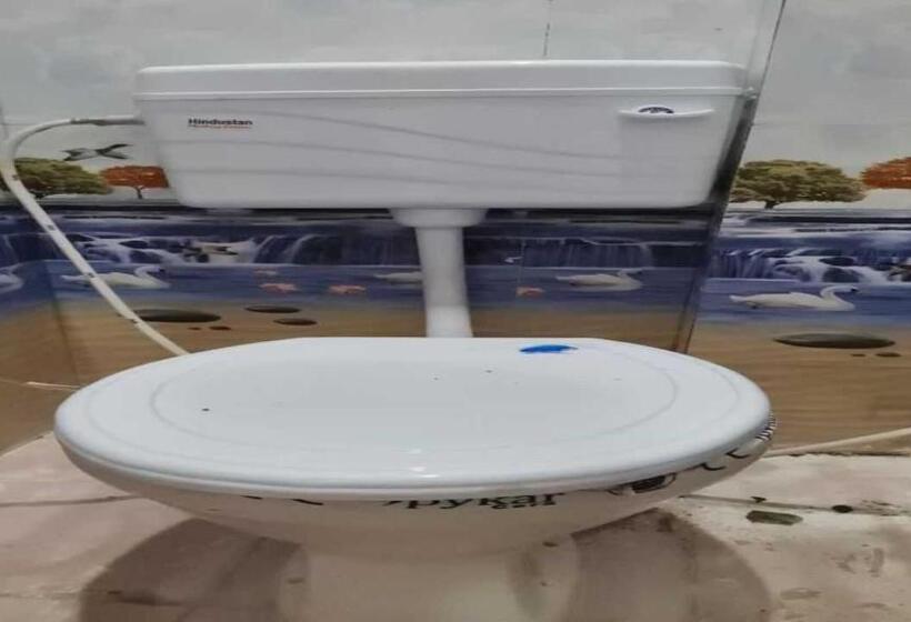 Oyo White House Hotel And Restaurant