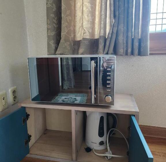 Pensió Bada Village Minbak