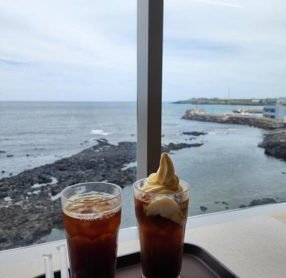 Pensió Bada Village Minbak