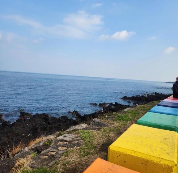 Pensió Bada Village Minbak