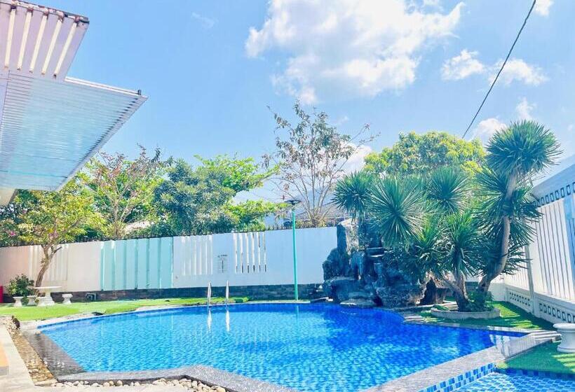 پانسیون B&h Villa   Villa Has Swimming Pool