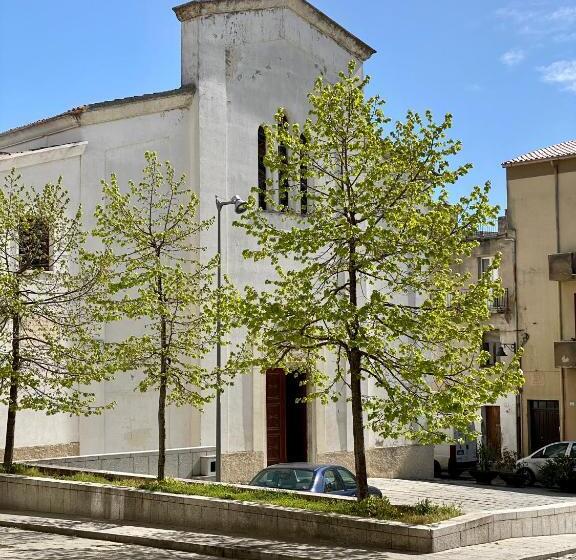 פנסיון Carrales Guest House