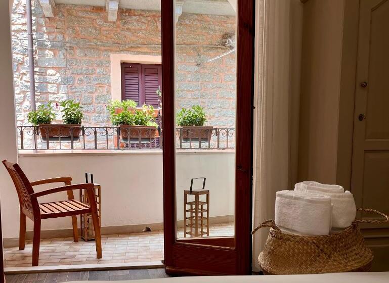 بنسيون Carrales Guest House