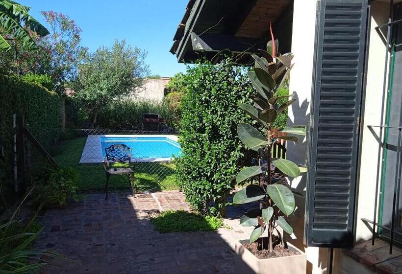 بنسيون Casa Los Trinos