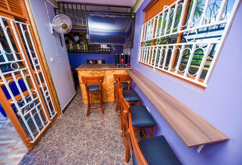 پانسیون De Guest Cave