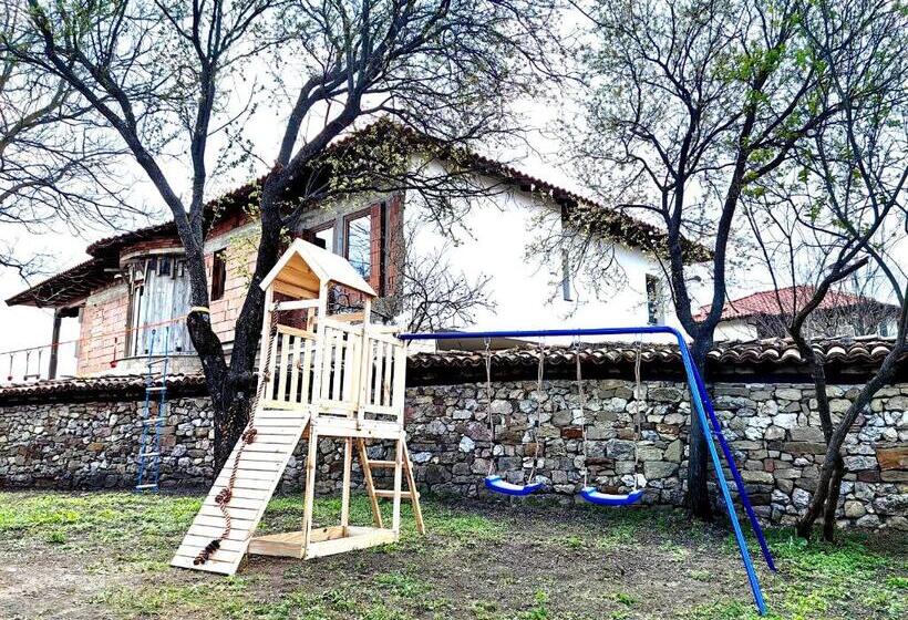 פנסיון Complex Arbanashki Style Panoramic View With Summer And Winter Terrace, Sauna, Children S And Adult