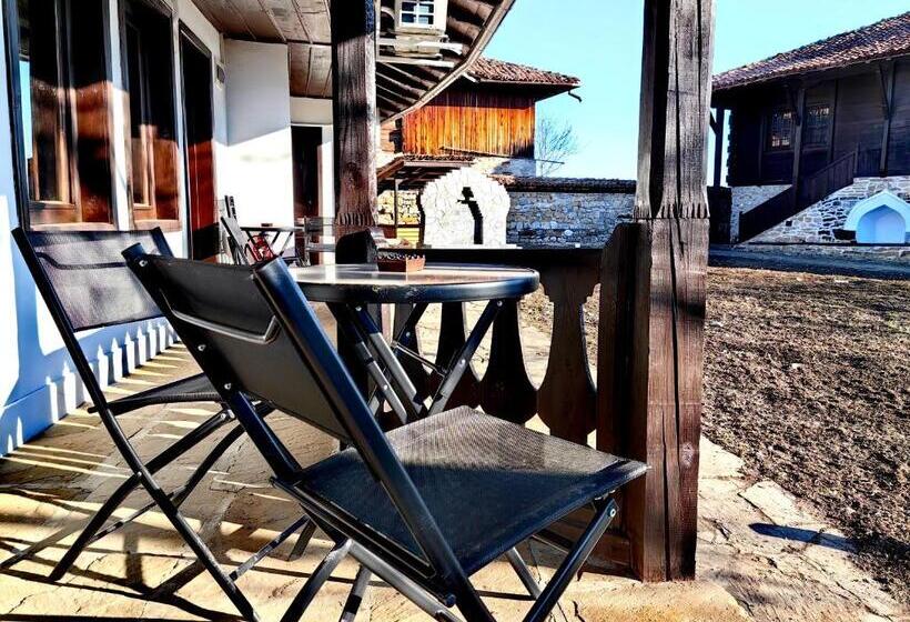 פנסיון Complex Arbanashki Style Panoramic View With Summer And Winter Terrace, Sauna, Children S And Adult