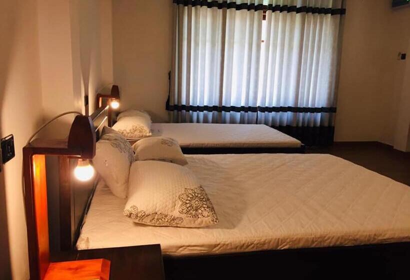 Пансион Langama Thena   New Town