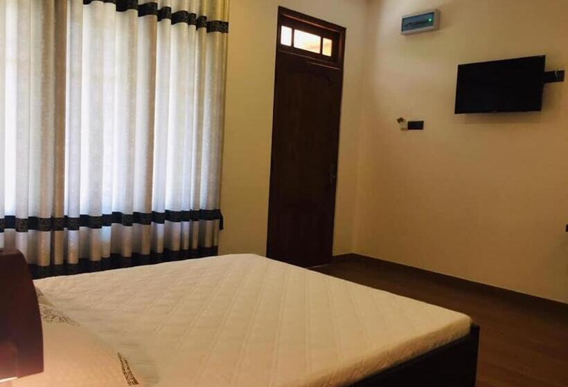 Пансион Langama Thena   New Town