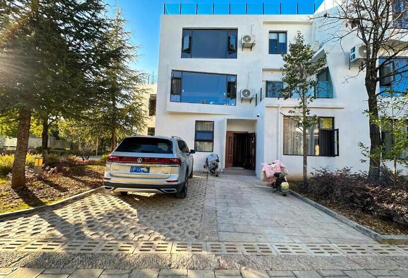 پانسیون Lijiang Painted Mountain Cloud House Boutique B&b