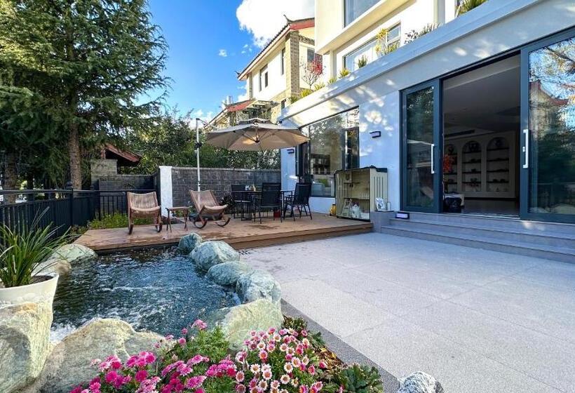 پانسیون Lijiang Painted Mountain Cloud House Boutique B&b