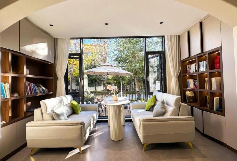 پانسیون Lijiang Painted Mountain Cloud House Boutique B&b