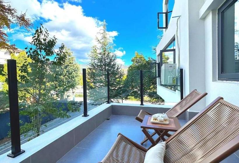 پانسیون Lijiang Painted Mountain Cloud House Boutique B&b