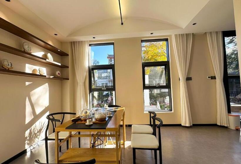 پانسیون Lijiang Painted Mountain Cloud House Boutique B&b