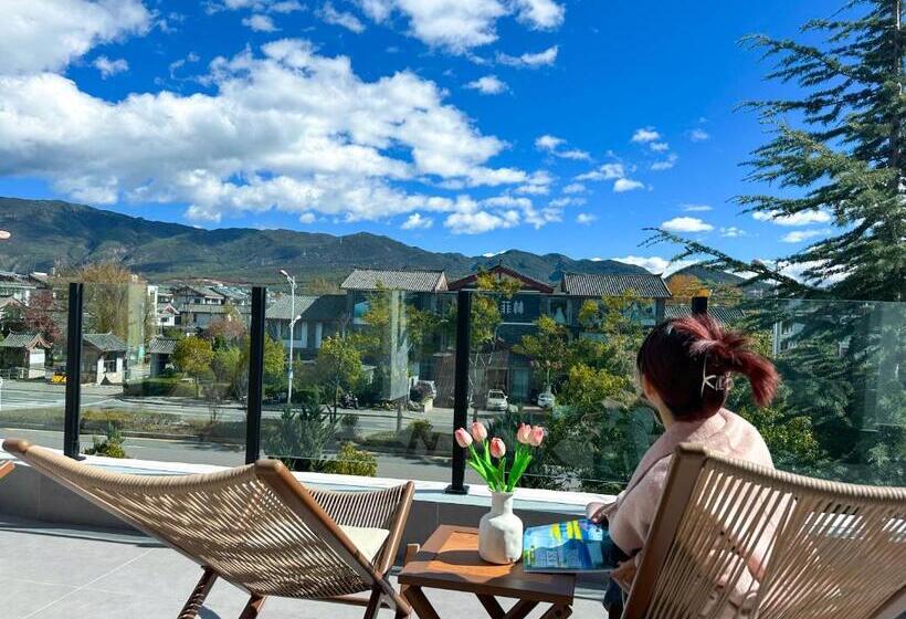 پانسیون Lijiang Painted Mountain Cloud House Boutique B&b