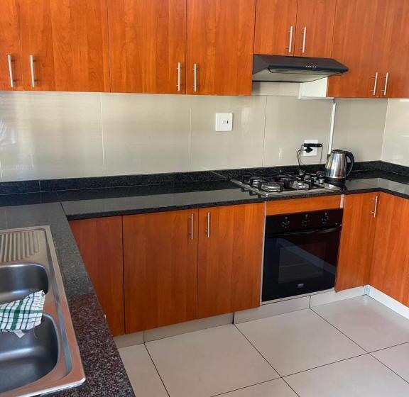 بنسيون M D J Hayfields Guest House