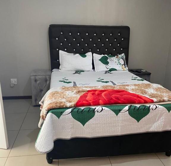 بنسيون M D J Hayfields Guest House