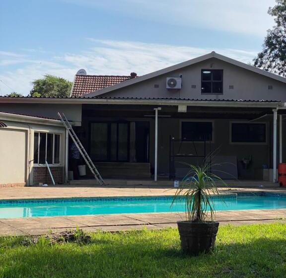 بنسيون M D J Hayfields Guest House