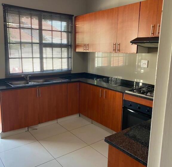 بنسيون M D J Hayfields Guest House