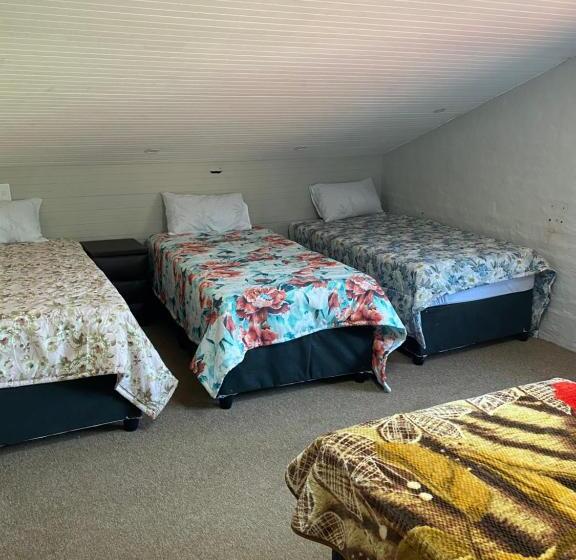 بنسيون M D J Hayfields Guest House